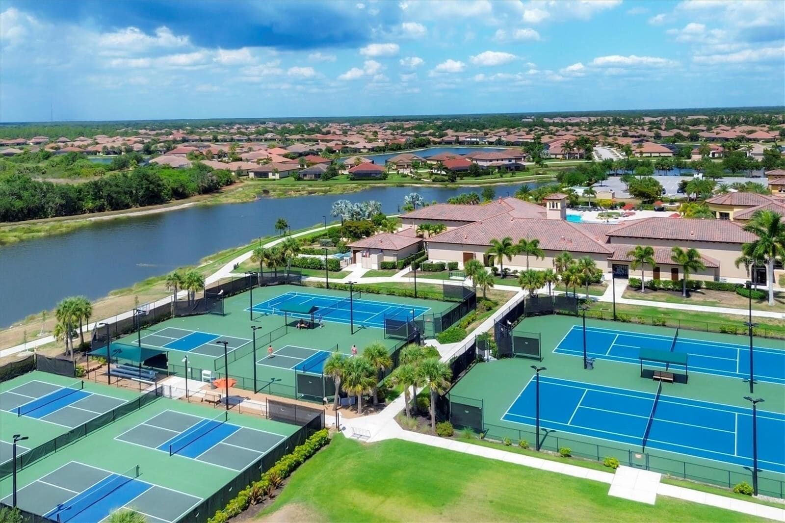 Community tennis courts (shared)