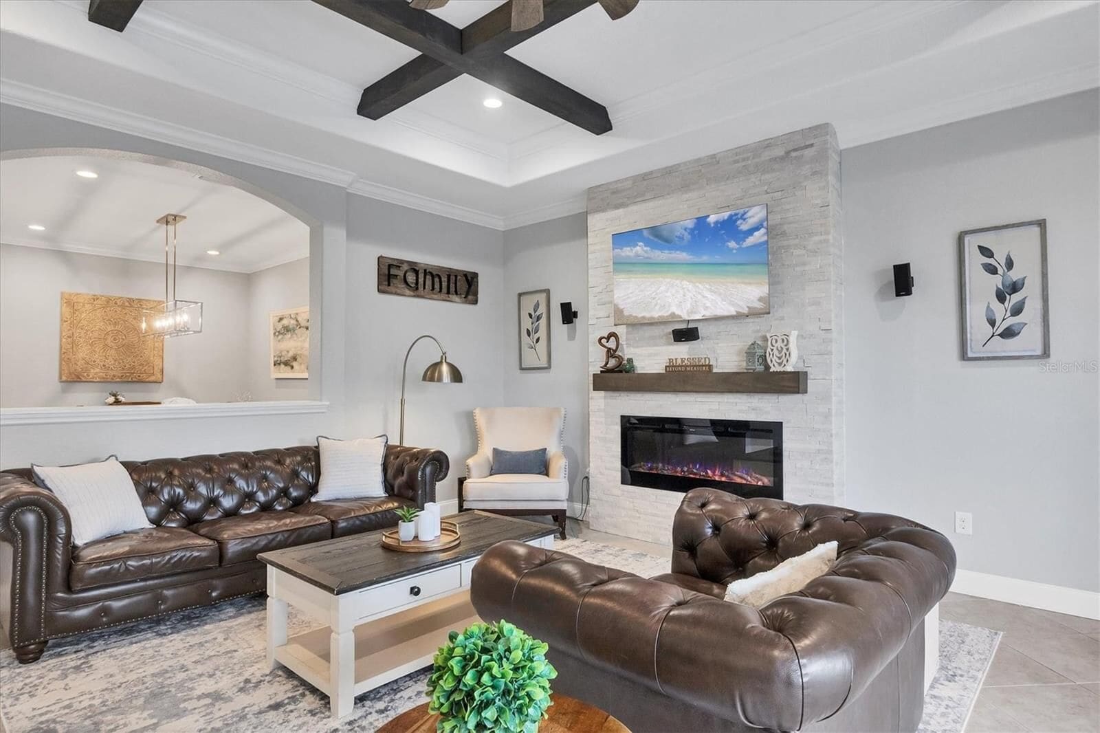 Clubhouse lounge seating (shared)