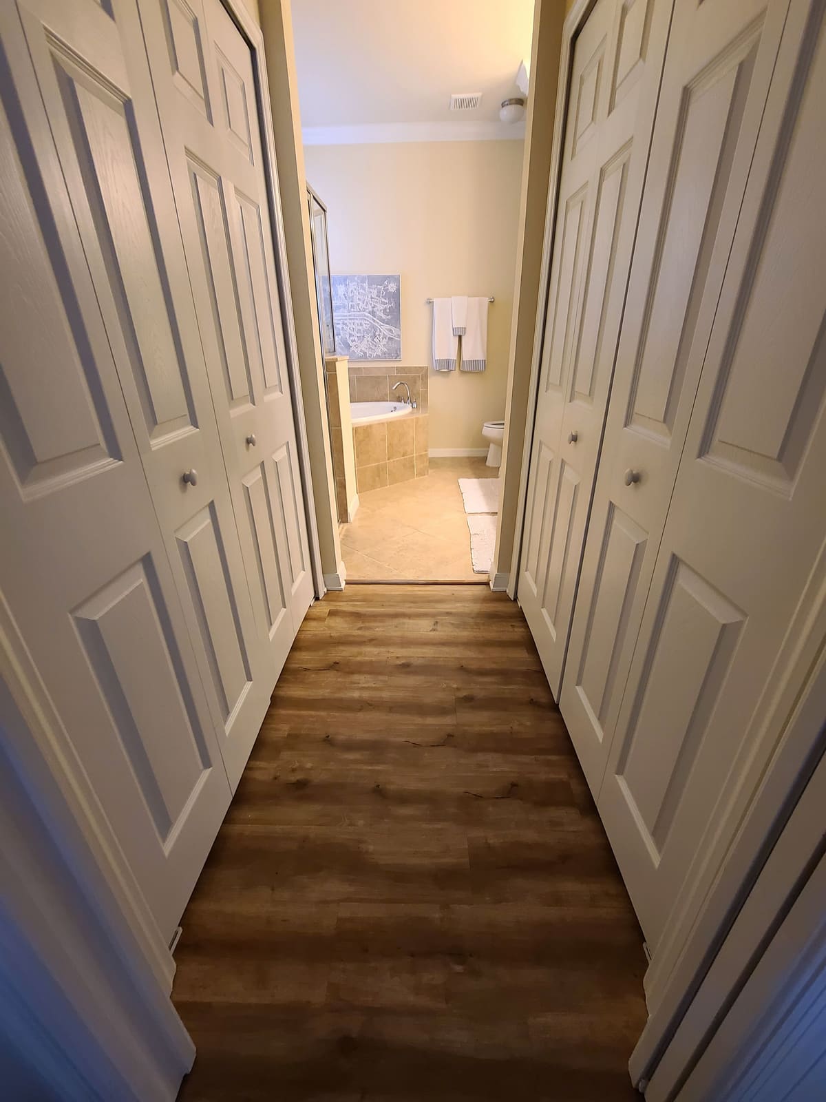 Hallway leading through to the bathroom